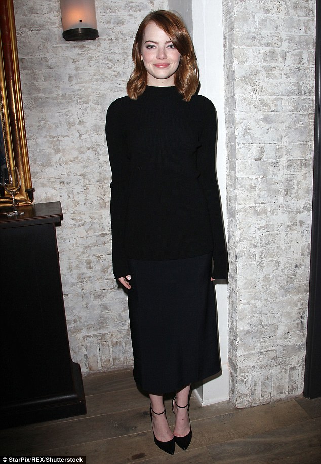 emma-stone-in-the-row-resort-2017