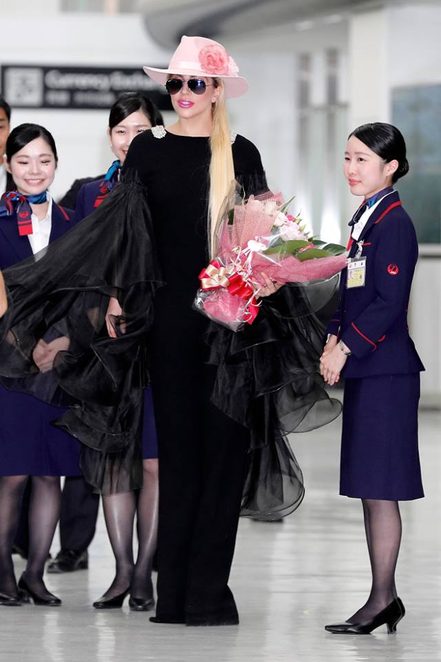 lady-gaga-in-stephane-rolland-spring-2016-couture