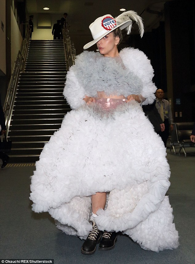 lady-gaga-in-tomo-koizumi-ballet-collection