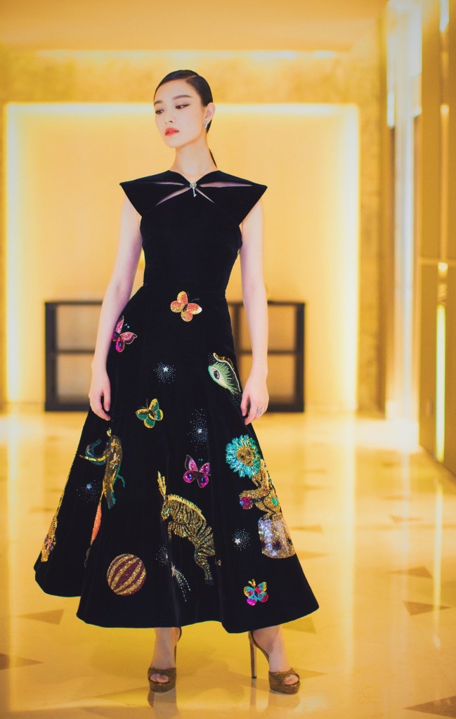 ni-ni-in-schiaparelli-fall-2016-couture