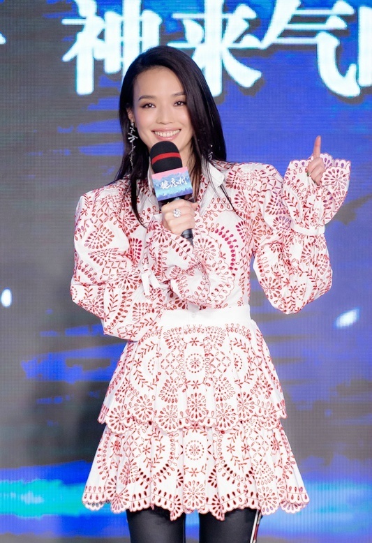 shu-qi-in-alexander-mcqueen-resort-2017-2