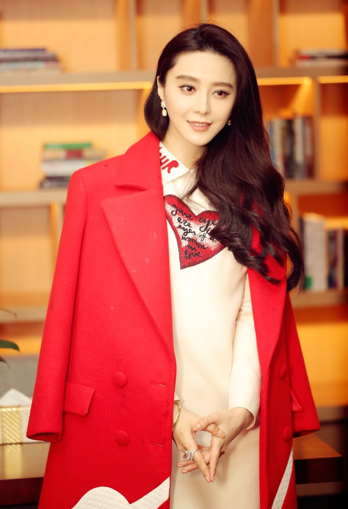 fan-bingbing-in-valentino-2015-pre-fall-lamour-dress-1