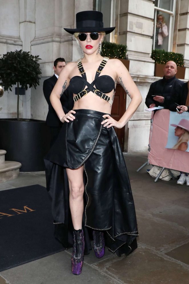 lady-gaga-in-versace-fall-1992