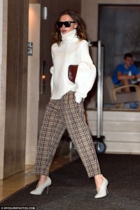 Victoria Beckham in Victoria BeckhamFall 2015 & Pre-Fall 2017 -2016.12.8-