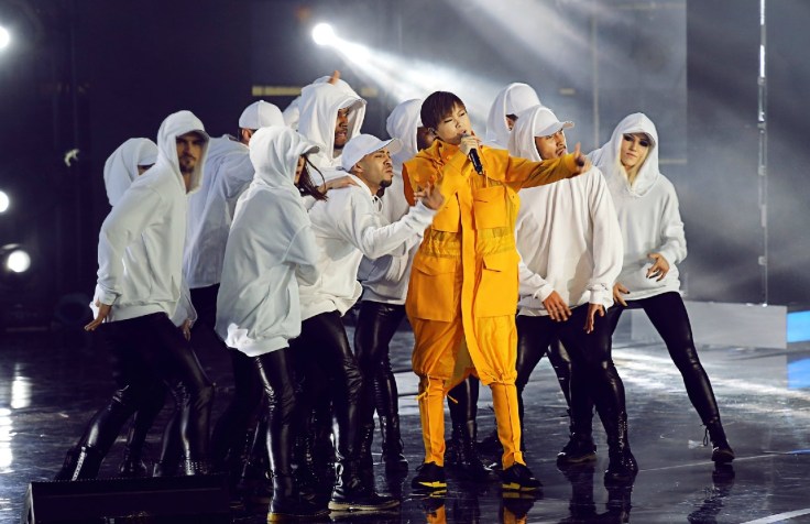 chris-lee-in-versus-versace-spring-2017-3