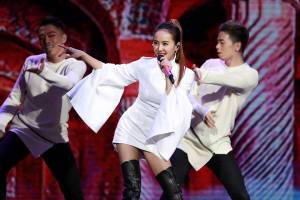 蔡依林 in Jacquemus Fall 2016 -2017.1.13-