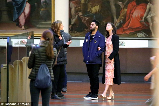 selena-gomez-in-vilshenko-spring-2017-2