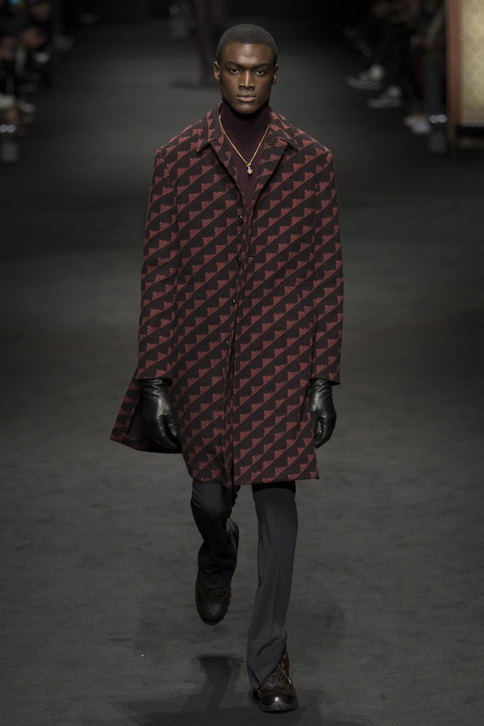 versace-fall-2017-menswear-look-1