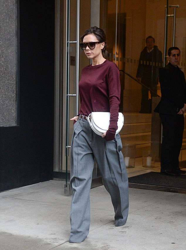 victoria-beckham-in-victoria-beckham-fall-2017-4